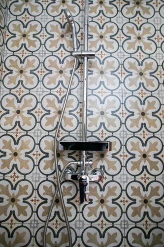 Habitación Estándar con baño compartido - 2 camas del hotel Dulces Suenos. Foto 12