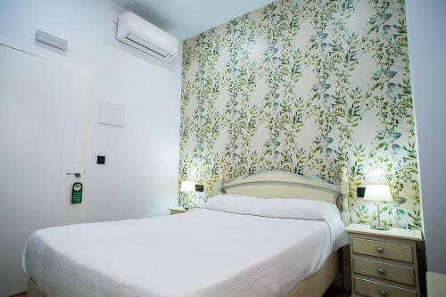 Habitación Doble con cama grande del hotel San Francisco. Foto 2