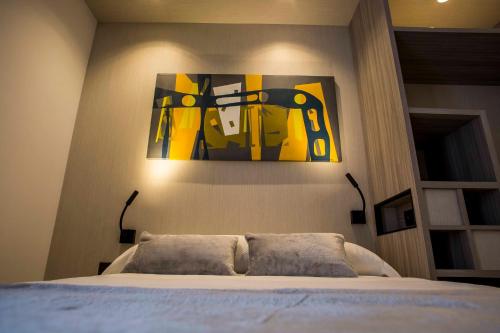 Habitación con cama grande y baño privado del hotel Sevilla Santa Justa - Adults only. Foto 17