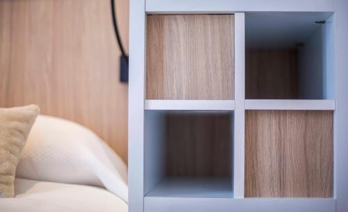 Habitación con cama grande y baño privado del hotel Sevilla Santa Justa - Adults only. Foto 41