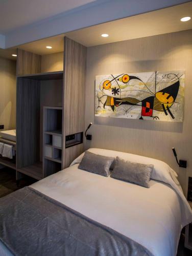 Habitación con cama grande y baño privado del hotel Sevilla Santa Justa - Adults only. Foto 10