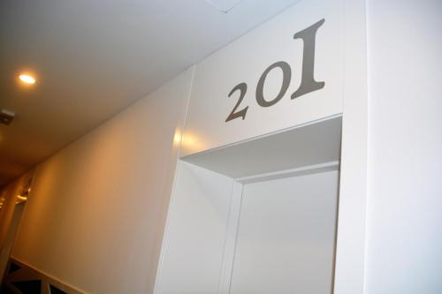 Habitación con cama grande y baño privado del hotel Sevilla Santa Justa - Adults only. Foto 16