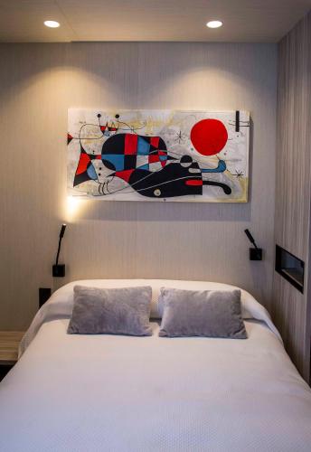 Habitación con cama grande y baño privado del hotel Sevilla Santa Justa - Adults only. Foto 20