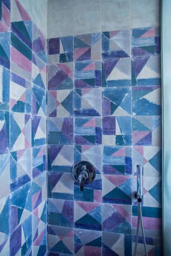 Habitación con cama grande y baño privado del hotel Sevilla Santa Justa - Adults only. Foto 30