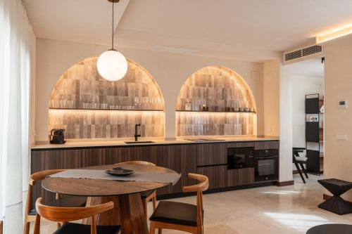 Apartamento Con Cocina 1 Cama king 1 habitación Sofá Cama incluido del hotel At Apartamentos Y Vtv Conde De Torrejon 10