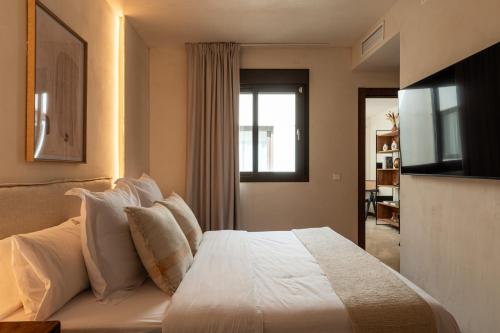 Apartamento Con Cocina 1 Cama king 1 habitación Sofá Cama incluido del hotel At Apartamentos Y Vtv Conde De Torrejon 10. Foto 3