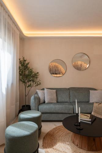 Apartamento Con Cocina 1 Cama king 1 habitación Sofá Cama incluido del hotel At Apartamentos Y Vtv Conde De Torrejon 10. Foto 5