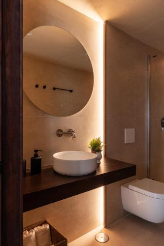 Apartamento Con Cocina 1 Cama king 1 habitación Sofá Cama incluido del hotel At Apartamentos Y Vtv Conde De Torrejon 10. Foto 6