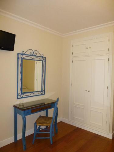 Habitación Triple del hotel Le Petit Paris. Foto 2