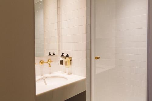 Habitación muy pequeña del hotel Casa Teva Rooms Sevilla. Foto 3