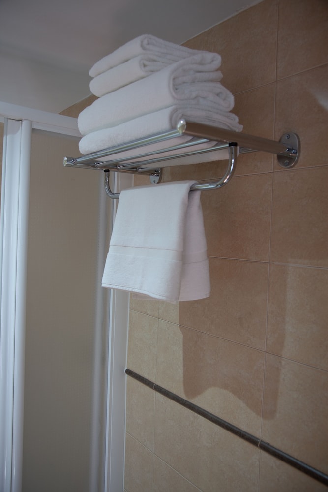 Habitación con 2 camas individuales del hotel Noches En Triana. Foto 10