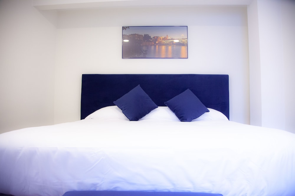 Habitación doble del hotel Noches En Triana. Foto 8