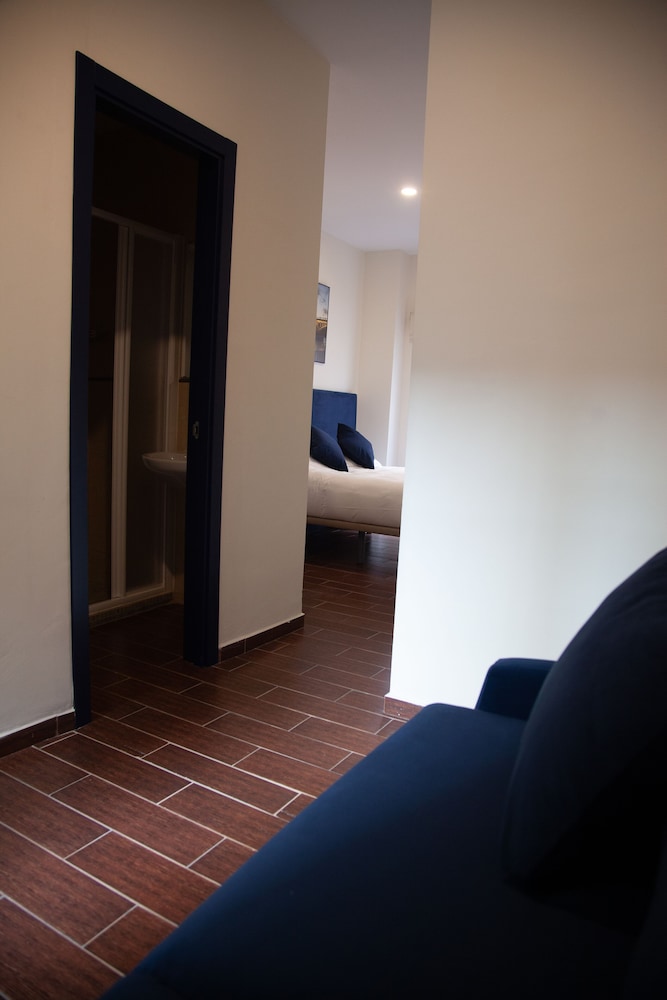Habitación familiar del hotel Noches En Triana. Foto 6