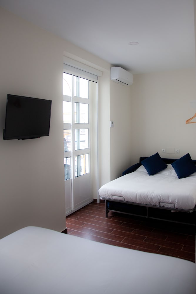 Habitación familiar del hotel Noches En Triana. Foto 12