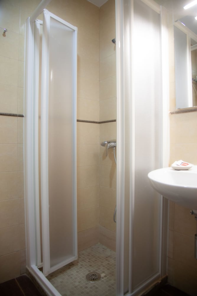 Habitación familiar del hotel Noches En Triana. Foto 15