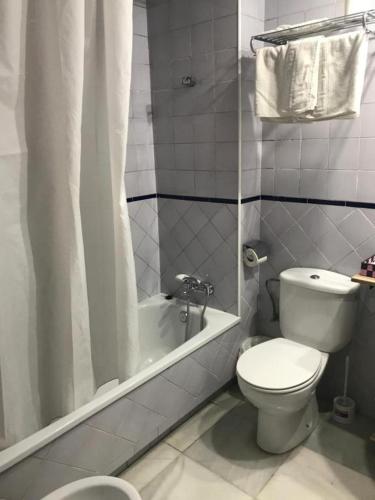 Habitación Doble - 2 camas del hotel Puerta Carmona. Foto 9