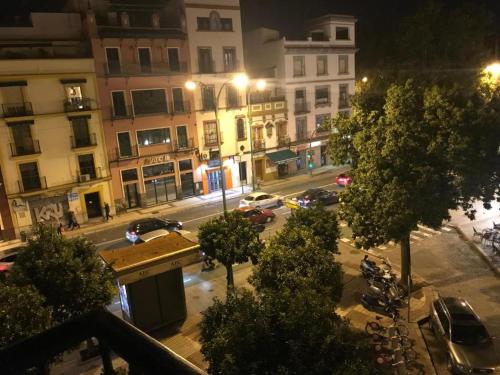 Habitación Doble con balcón del hotel Puerta Carmona. Foto 13