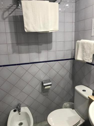 Habitación Doble con balcón del hotel Puerta Carmona. Foto 14