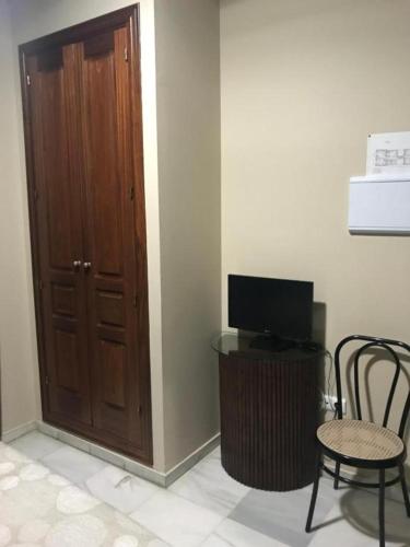 Habitación Doble con balcón del hotel Puerta Carmona. Foto 17