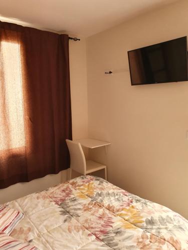 Habitación Doble Deluxe con ducha del hotel Puerta Carmona. Foto 7