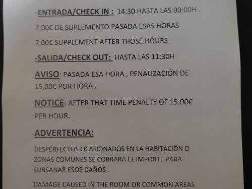 Habitación Triple Estándar del hotel Puerta Carmona. Foto 9