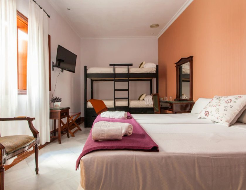 Habitación Cuádruple del hotel Baco. Foto 2