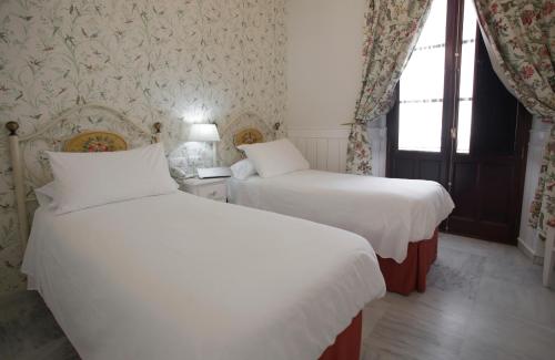 Habitación Doble Estándar - 1 o 2 camas del hotel Basic Puerta De Sevilla. Foto 3