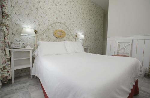 Habitación Doble Económica del hotel Basic Puerta De Sevilla. Foto 2