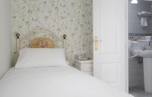 Habitación Individual del hotel Basic Puerta De Sevilla. Foto 1