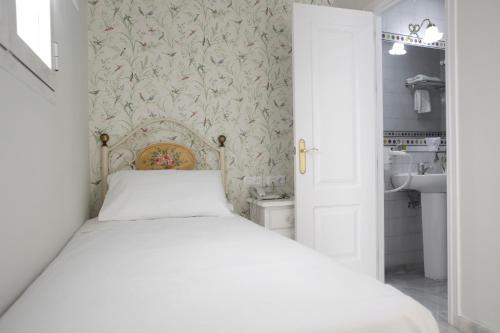 Habitación Individual del hotel Basic Puerta De Sevilla. Foto 3