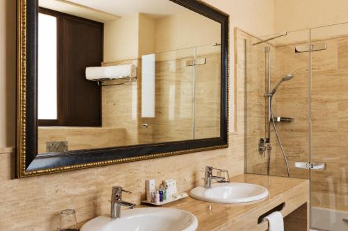 Suite Junior con Jacuzzi® del hotel Casa 1800 Sevilla. Foto 6