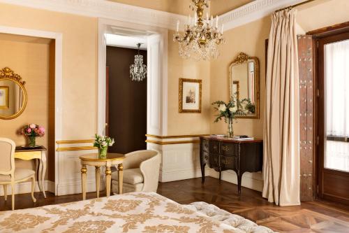 Habitación Premium Deluxe del hotel Casa 1800 Sevilla. Foto 5