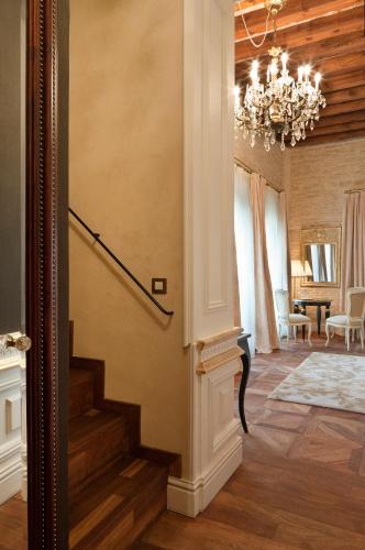 Suite 1800 con terraza y Jacuzzi® del hotel Casa 1800 Sevilla. Foto 8