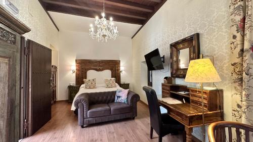 Suite con bañera de hidromasaje del hotel El Rey Moro Boutique