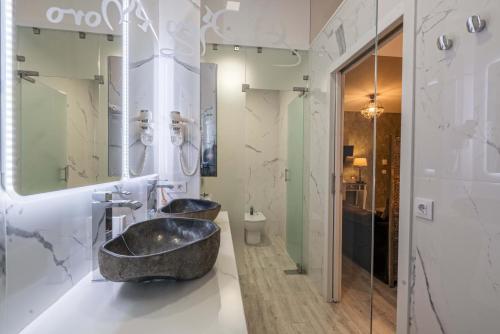 Suite con bañera de hidromasaje del hotel El Rey Moro Boutique. Foto 3