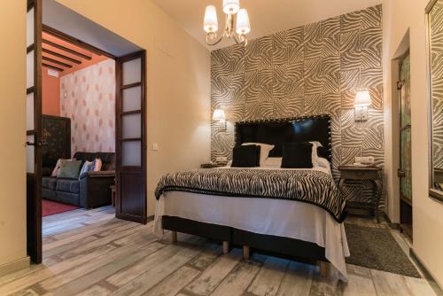 Suite con bañera de hidromasaje del hotel El Rey Moro Boutique. Foto 4