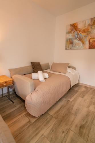 Habitación Doble con cama supletoria del hotel Center Suites San Eloy. Foto 3