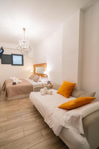 Habitación Doble con cama supletoria del hotel Center Suites San Eloy. Foto 7