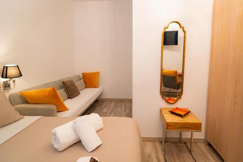 Habitación Doble con cama supletoria del hotel Center Suites San Eloy. Foto 16