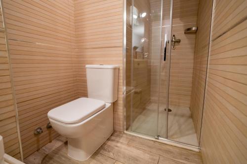 Habitación Doble con cama supletoria del hotel Center Suites San Eloy. Foto 19