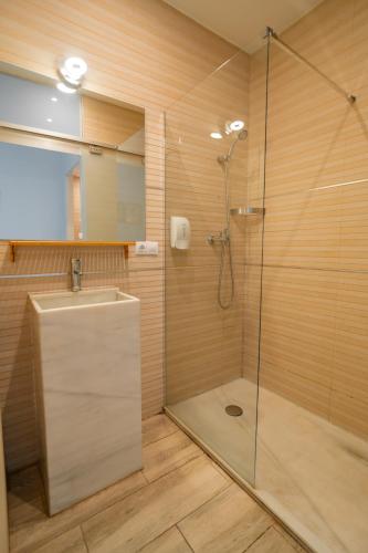 Habitación Doble con cama supletoria del hotel Center Suites San Eloy. Foto 22