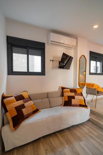 Habitación Doble con terraza del hotel Center Suites San Eloy. Foto 7