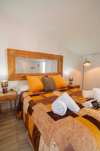 Habitación Doble con terraza del hotel Center Suites San Eloy. Foto 9