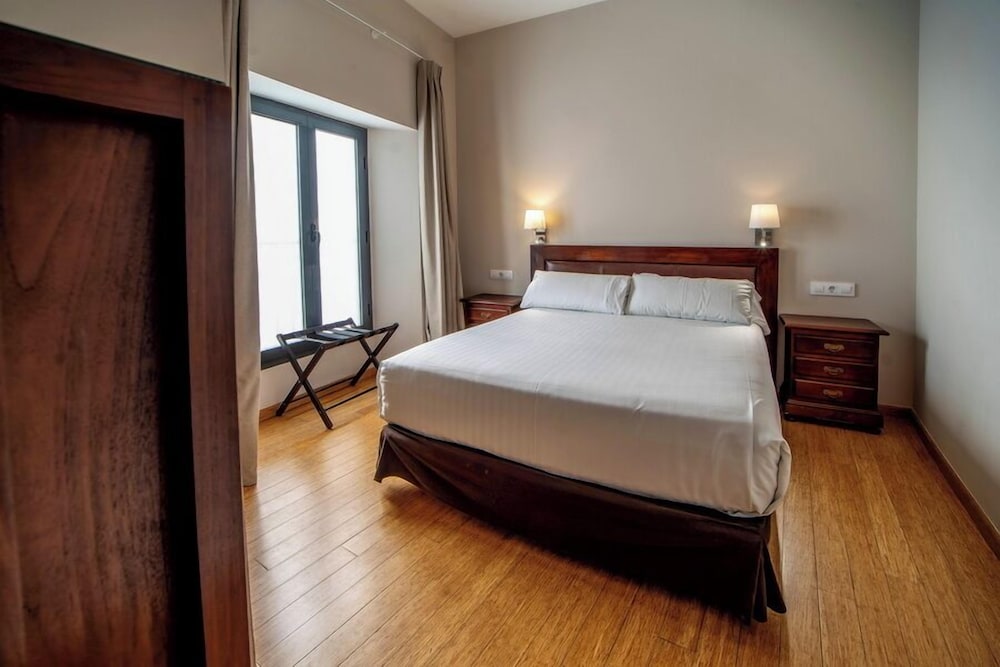 Habitación Confort con 1 cama doble o 2 individuales del hotel Simón. Foto 2