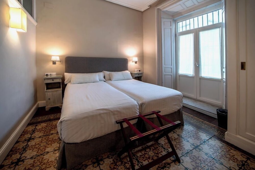 Habitación Confort con 1 cama doble o 2 individuales del hotel Simón. Foto 6