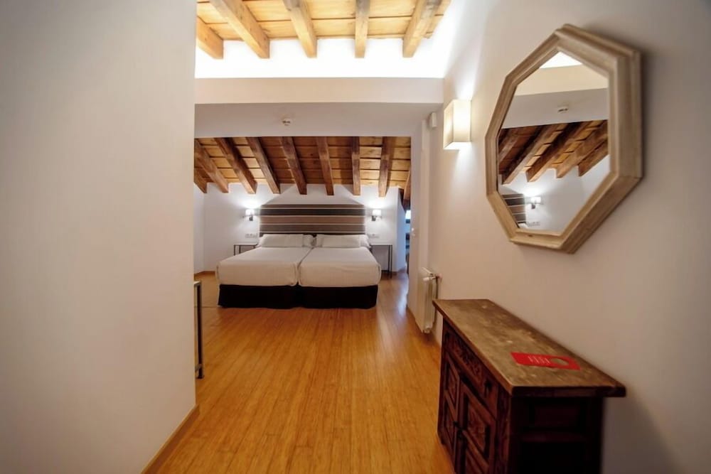 Habitación Confort con 1 cama doble o 2 individuales del hotel Simón. Foto 8