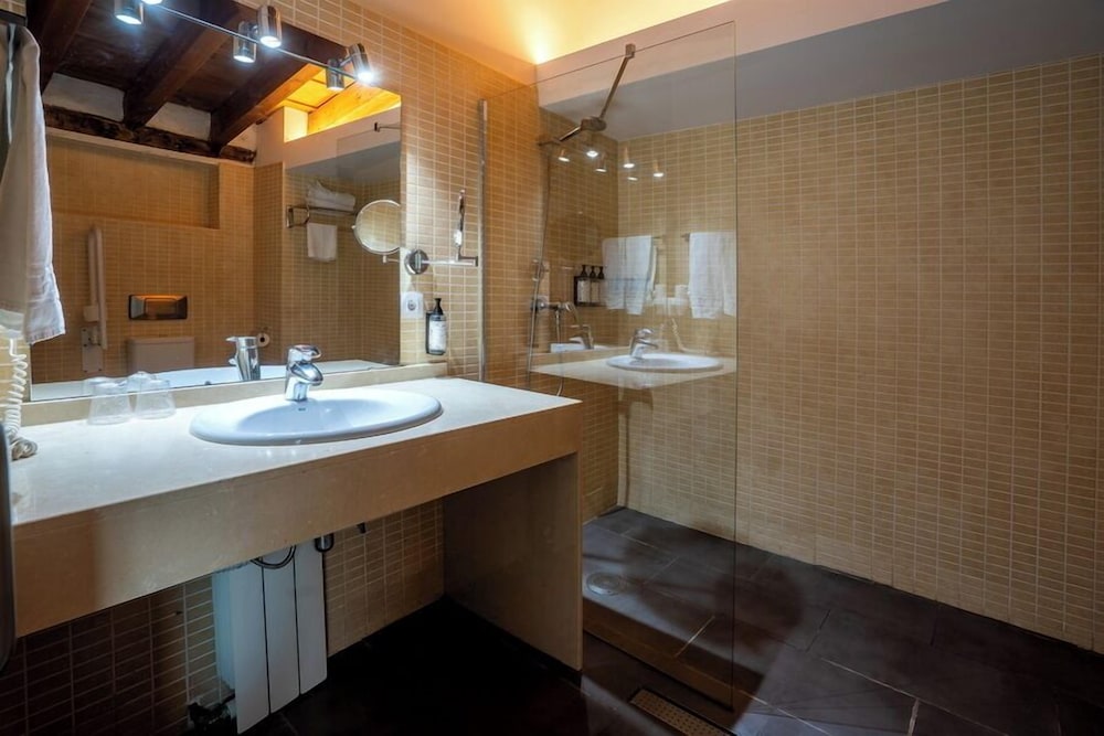 Habitación Confort con 1 cama doble o 2 individuales del hotel Simón. Foto 16