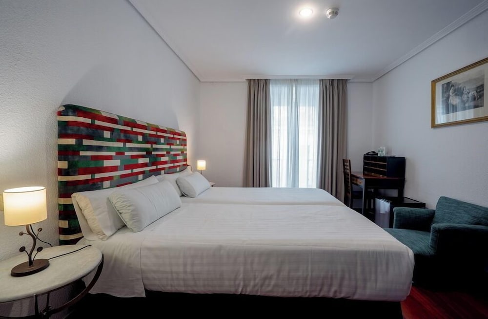 Habitación estándar con 1 cama doble o 2 individuales del hotel Simón. Foto 1