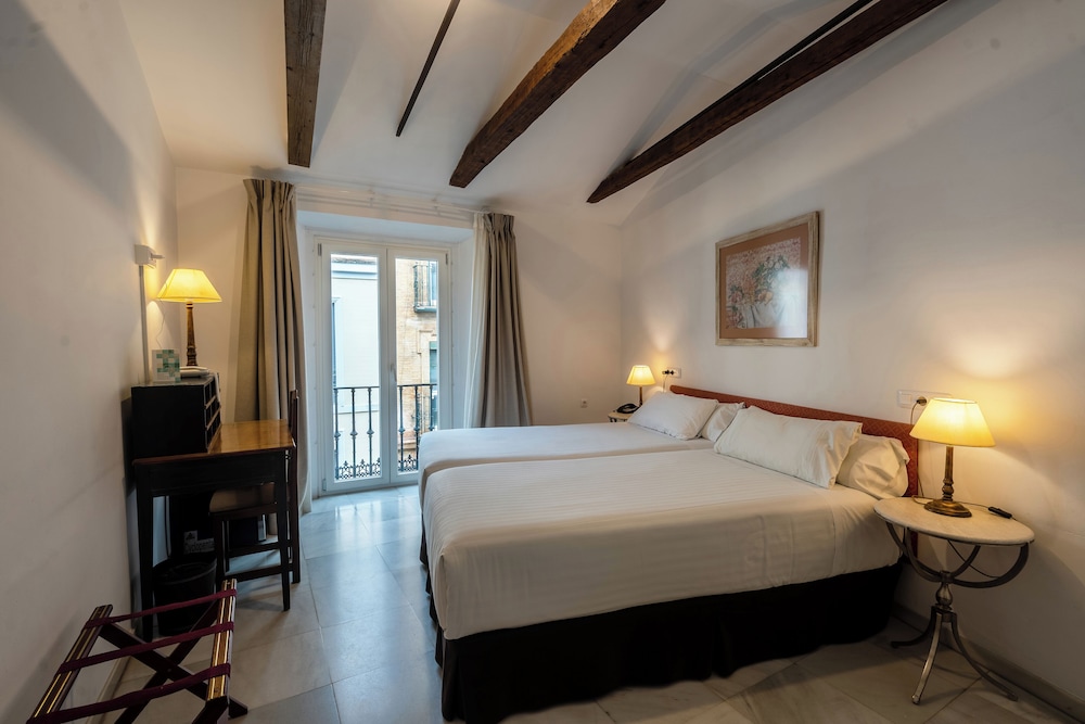 Habitación estándar con 1 cama doble o 2 individuales del hotel Simón. Foto 3