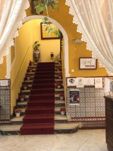 Habitación cuádruple del hotel Sierpes. Foto 2